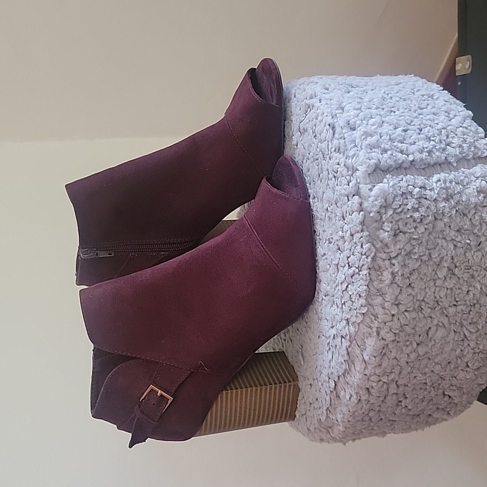 Apt. 9 peep toe bootie